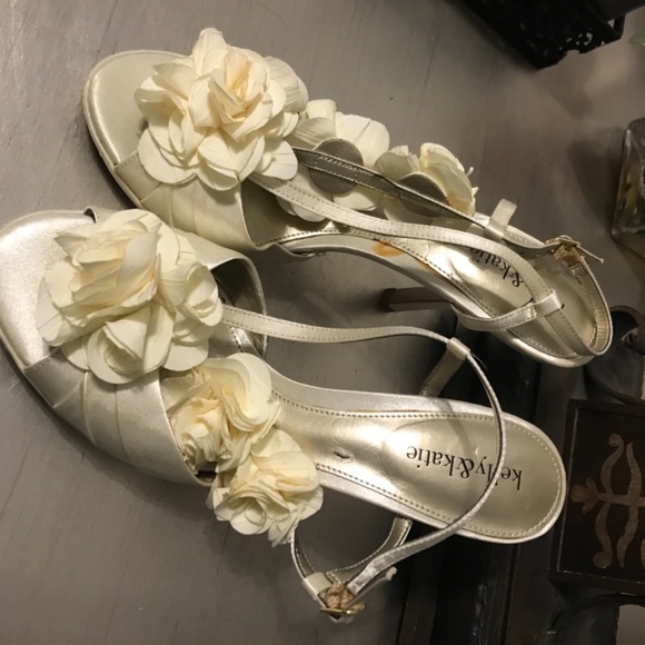Pale yellow satin heels - Picture 12 of 12
